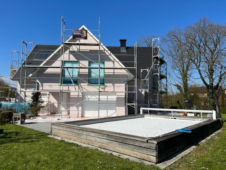 Redonnez vie à votre toiture grâce au nettoyage professionnel