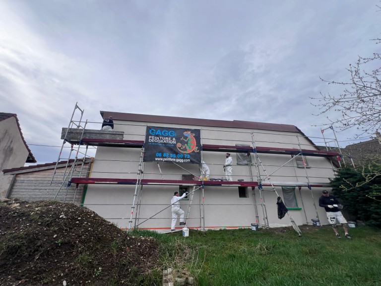 Méthode d’application du crépi : les étapes pour une façade durable et esthétique