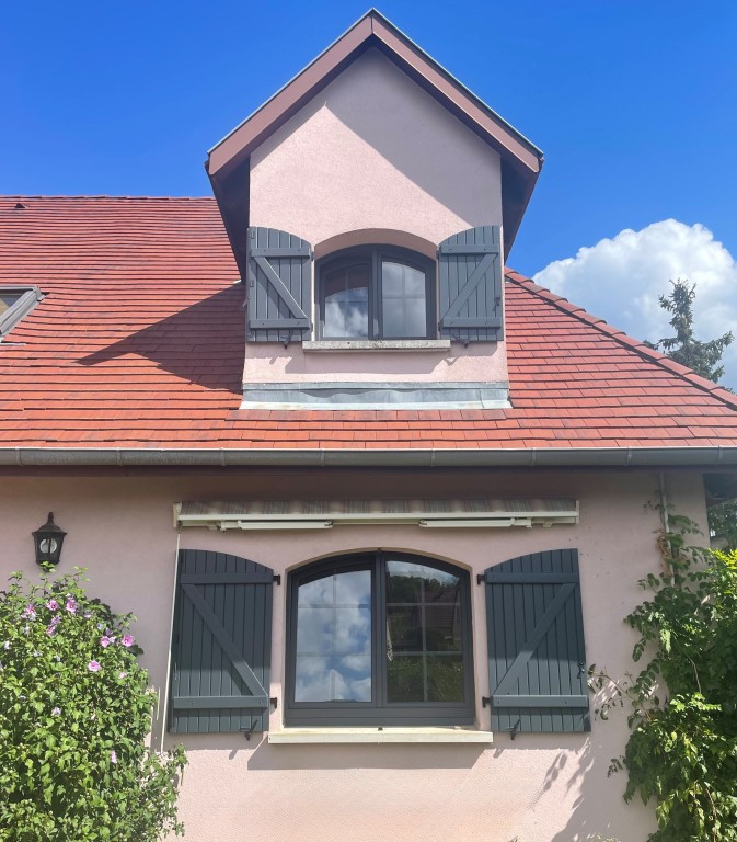 Réfection de volets anciens à Sausheim, Habsheim et Geispitzen : pourquoi rénover plutôt que remplacer ?